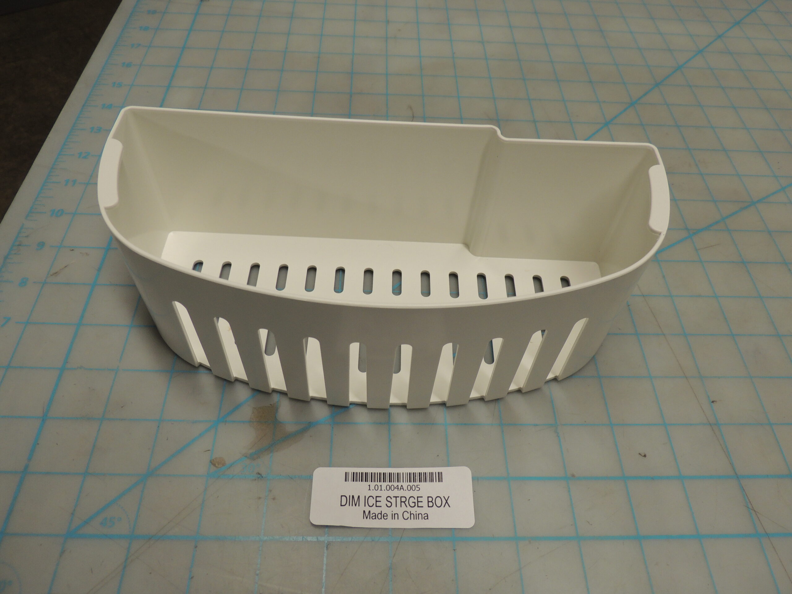 1.01.004A.005 DIM ICE STRGE BOX