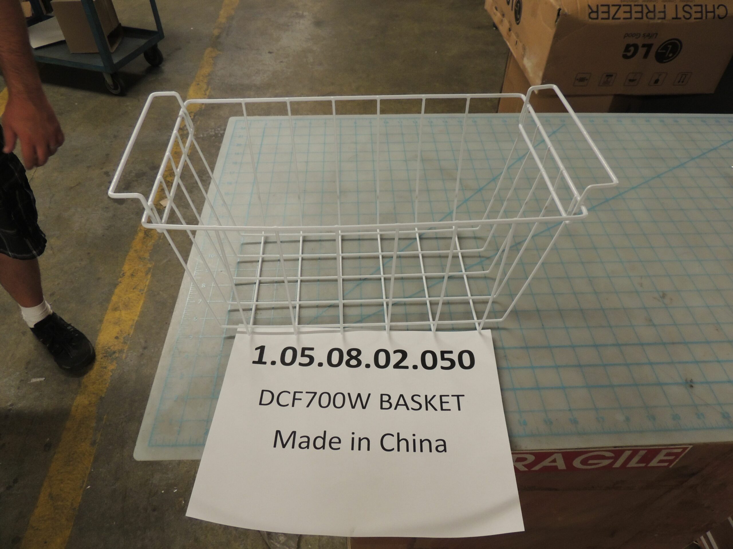 1.05.08.02.050 DCF700W BASKET