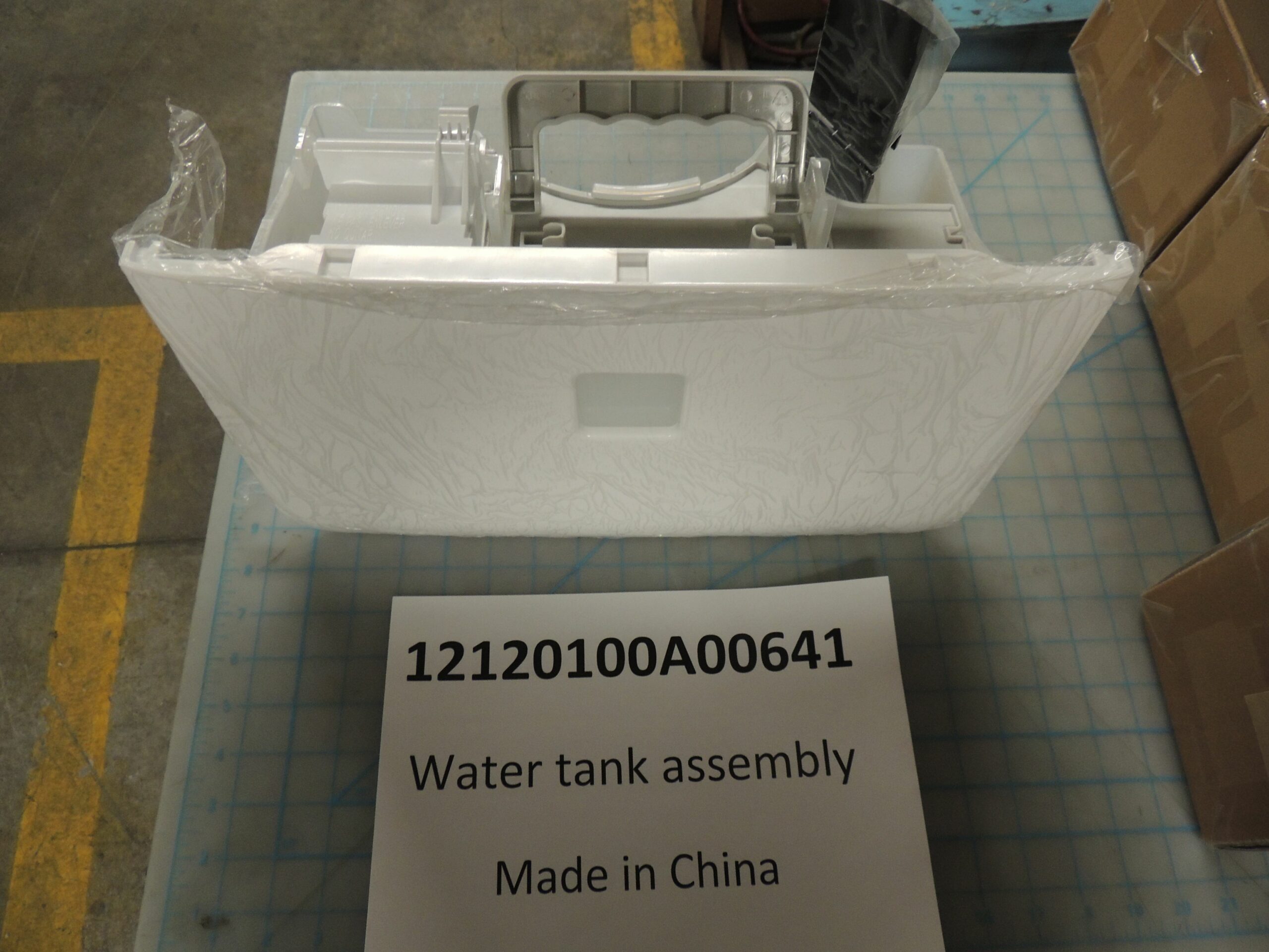 12120100A00641 Water tank assembly