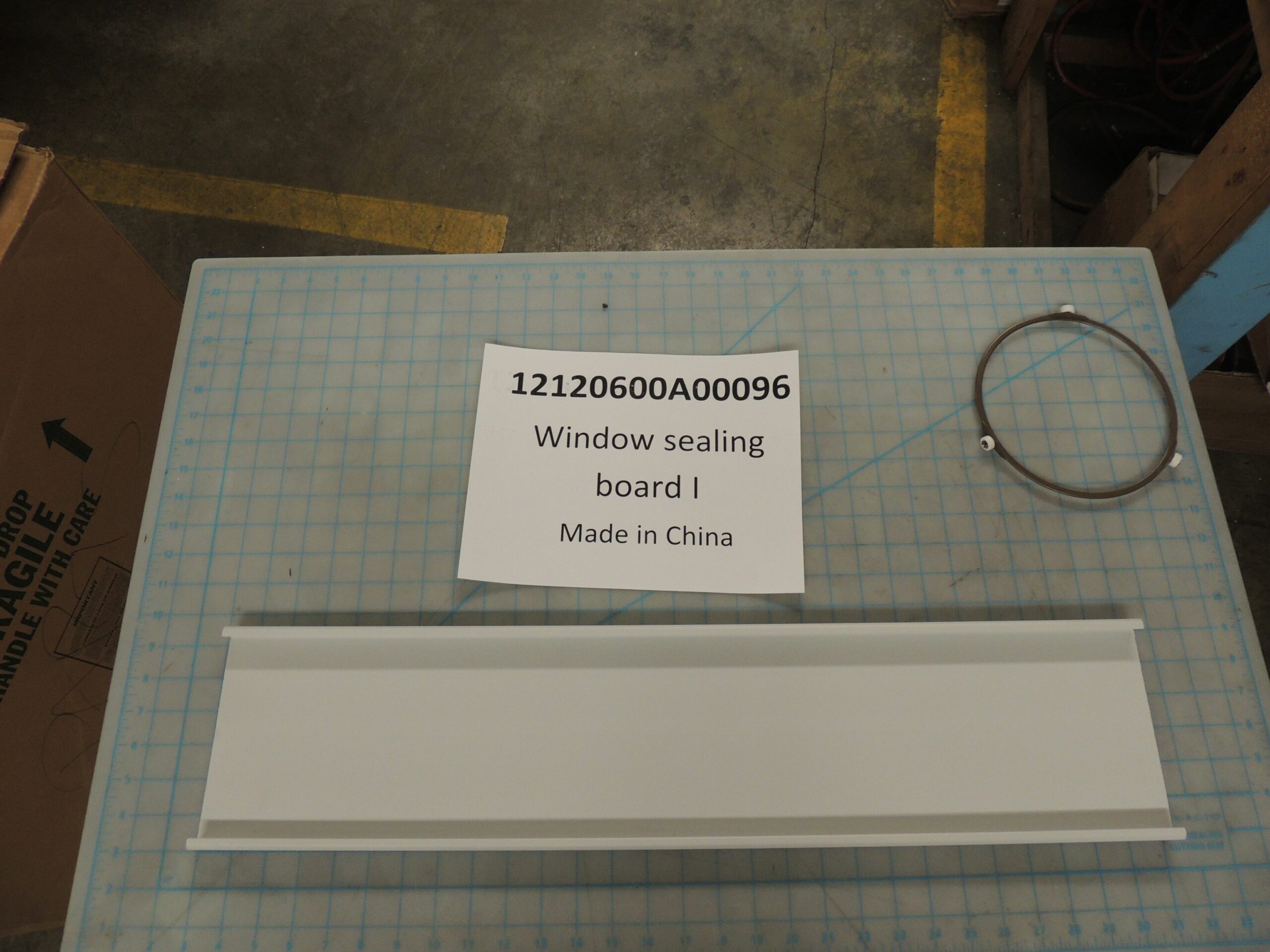 12120600A00096 Window sealing board I