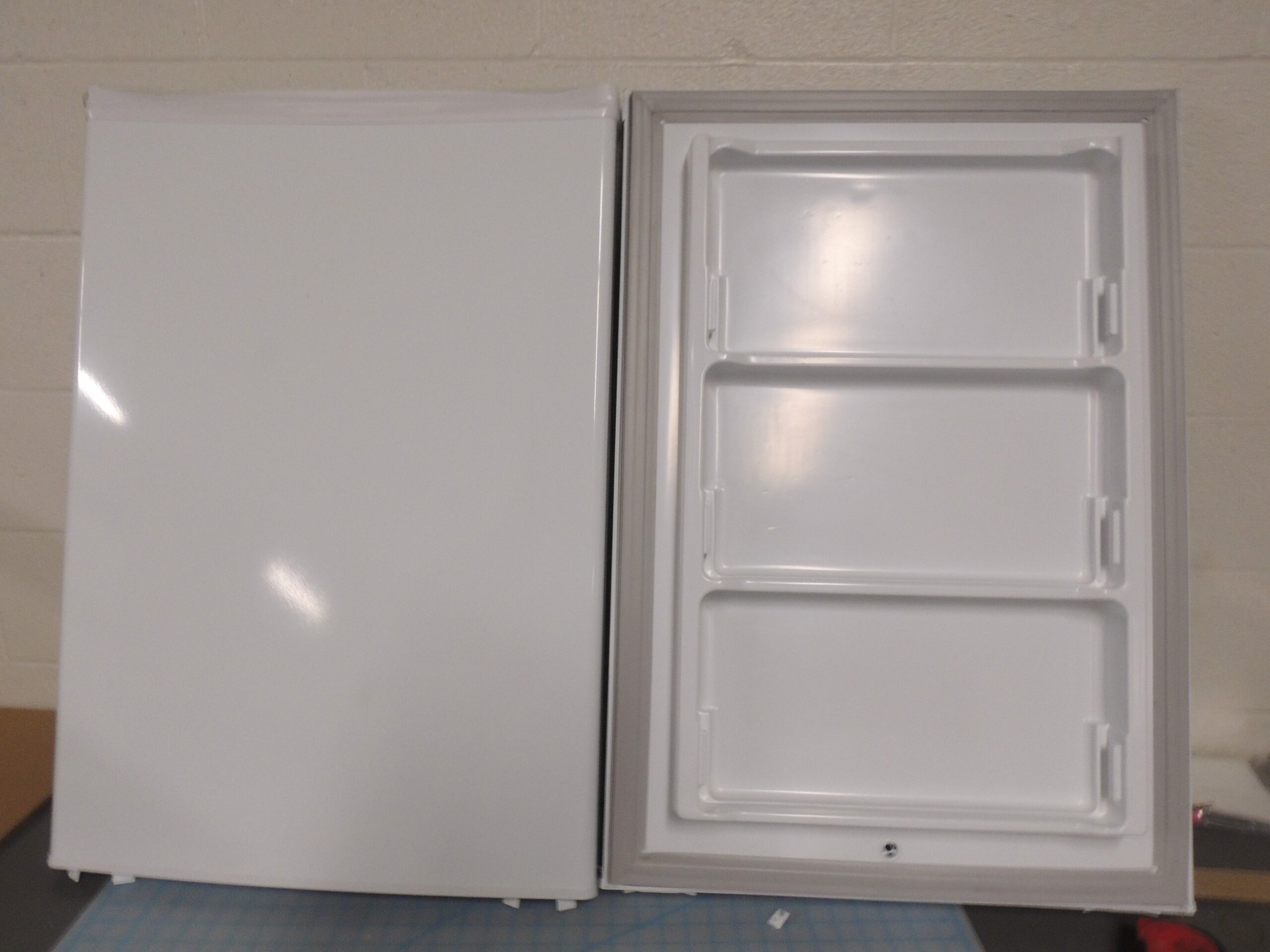 3.2.05.2.01.0454 DUF408WE DOOR ASSY