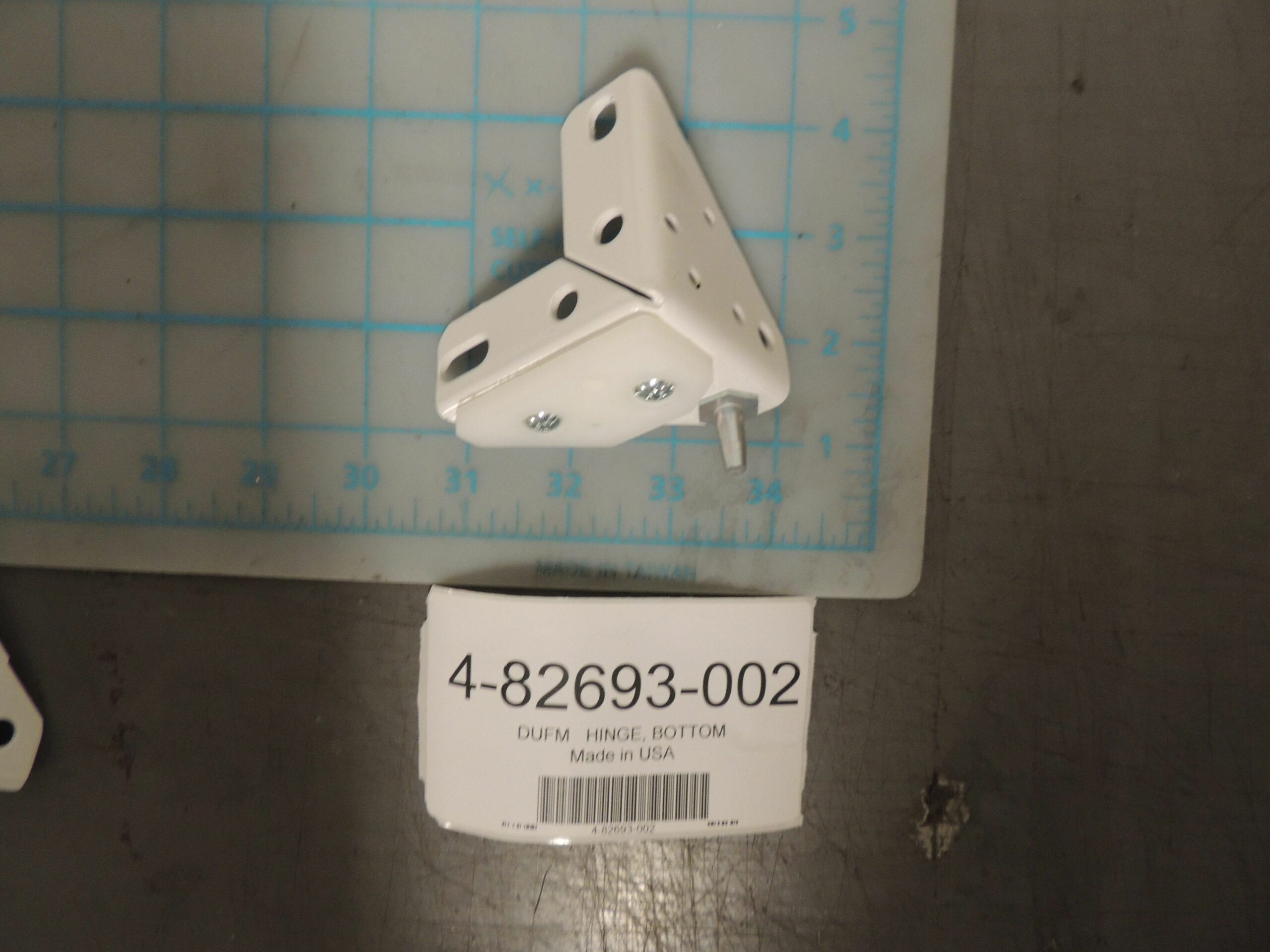 4-82693-002 DUFM HINGE, BOTTOM