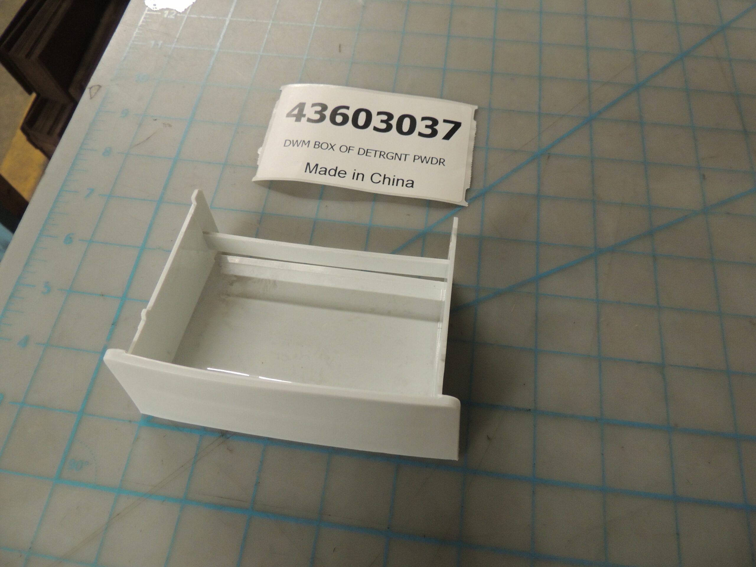 43603037 DWM BOX OF DETRGNT PWDR