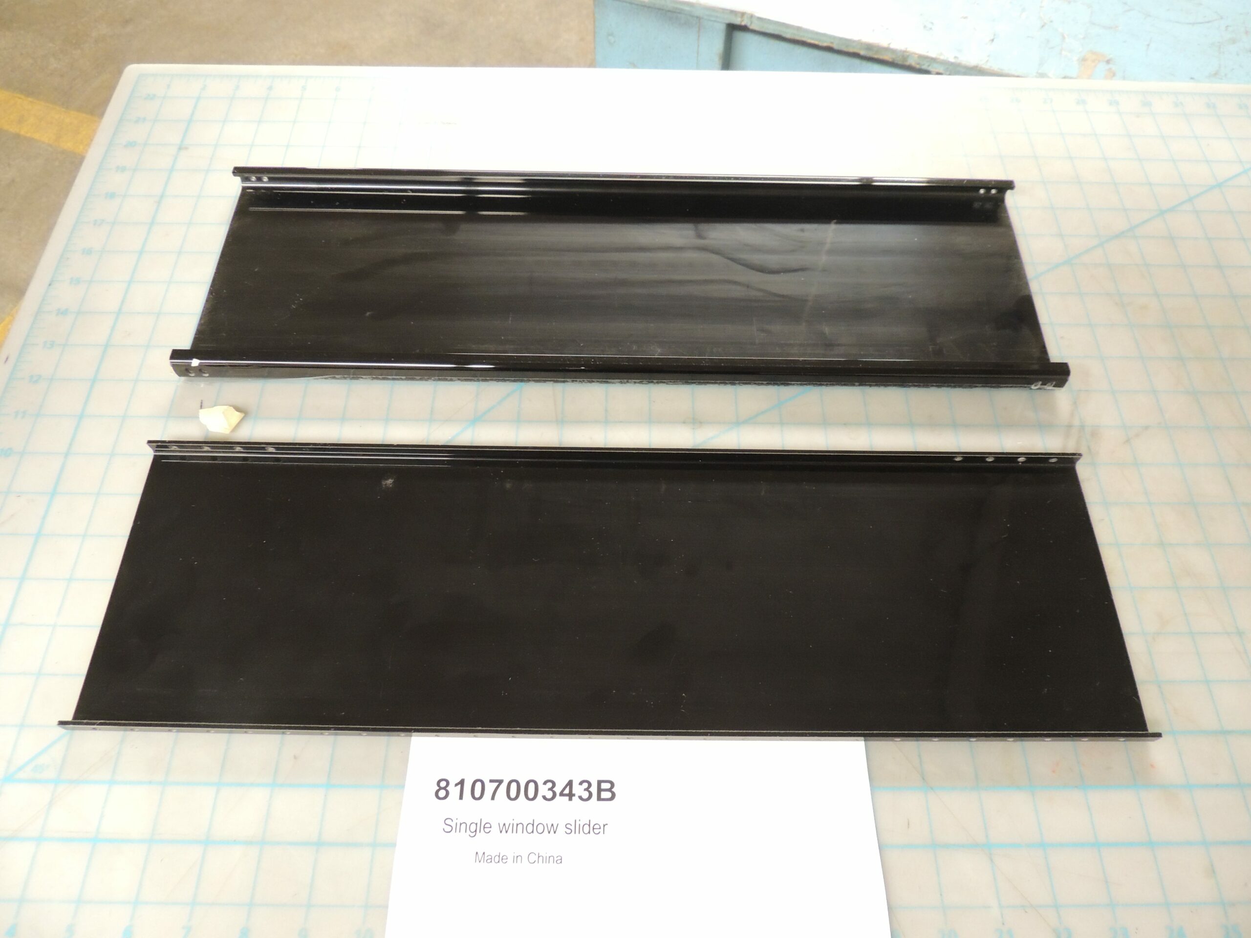 810700343B Single window slider