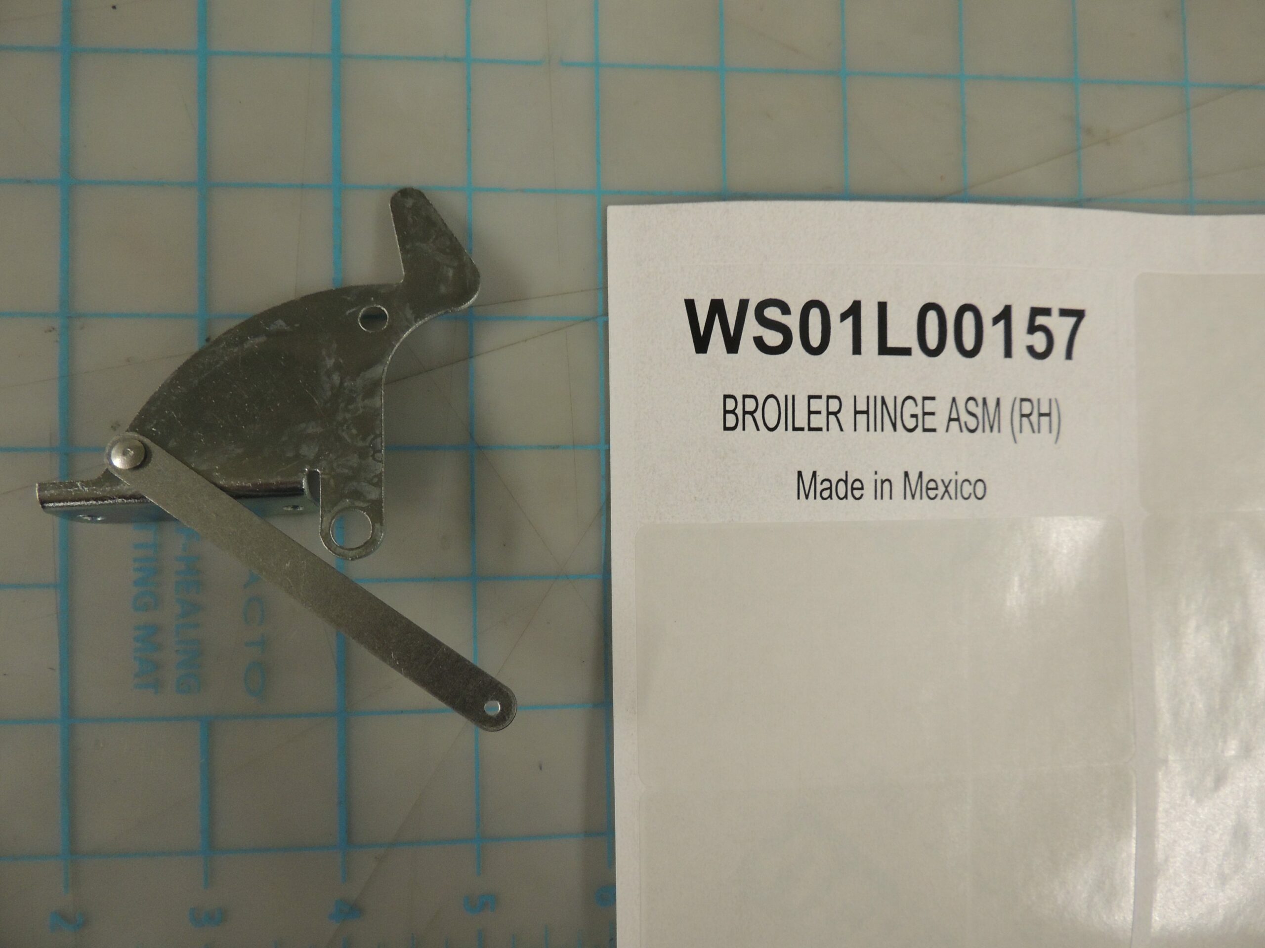 WS01L00157 BROILER HINGE ASM (RH)