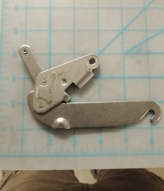 right hinge assembly