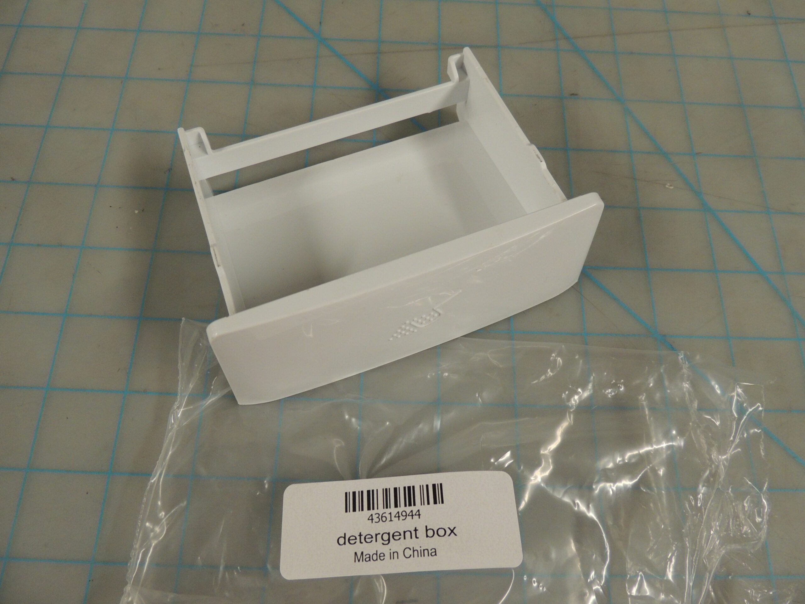 43614944 detergent box