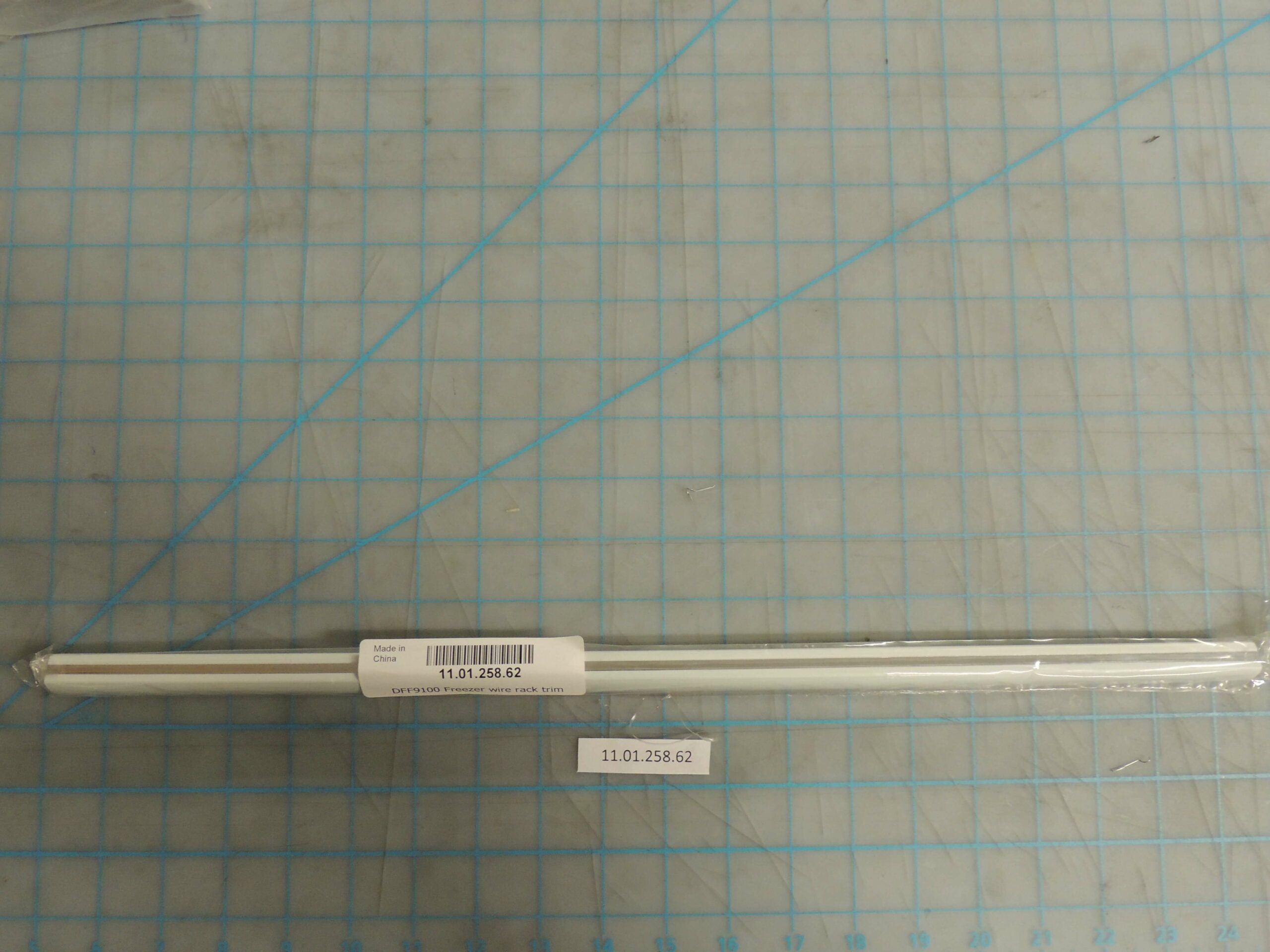 1.02.02.11.009.10511 DFF9100 Freezer wire rack trim